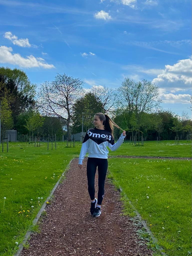 Sweater Famous – Zwart
