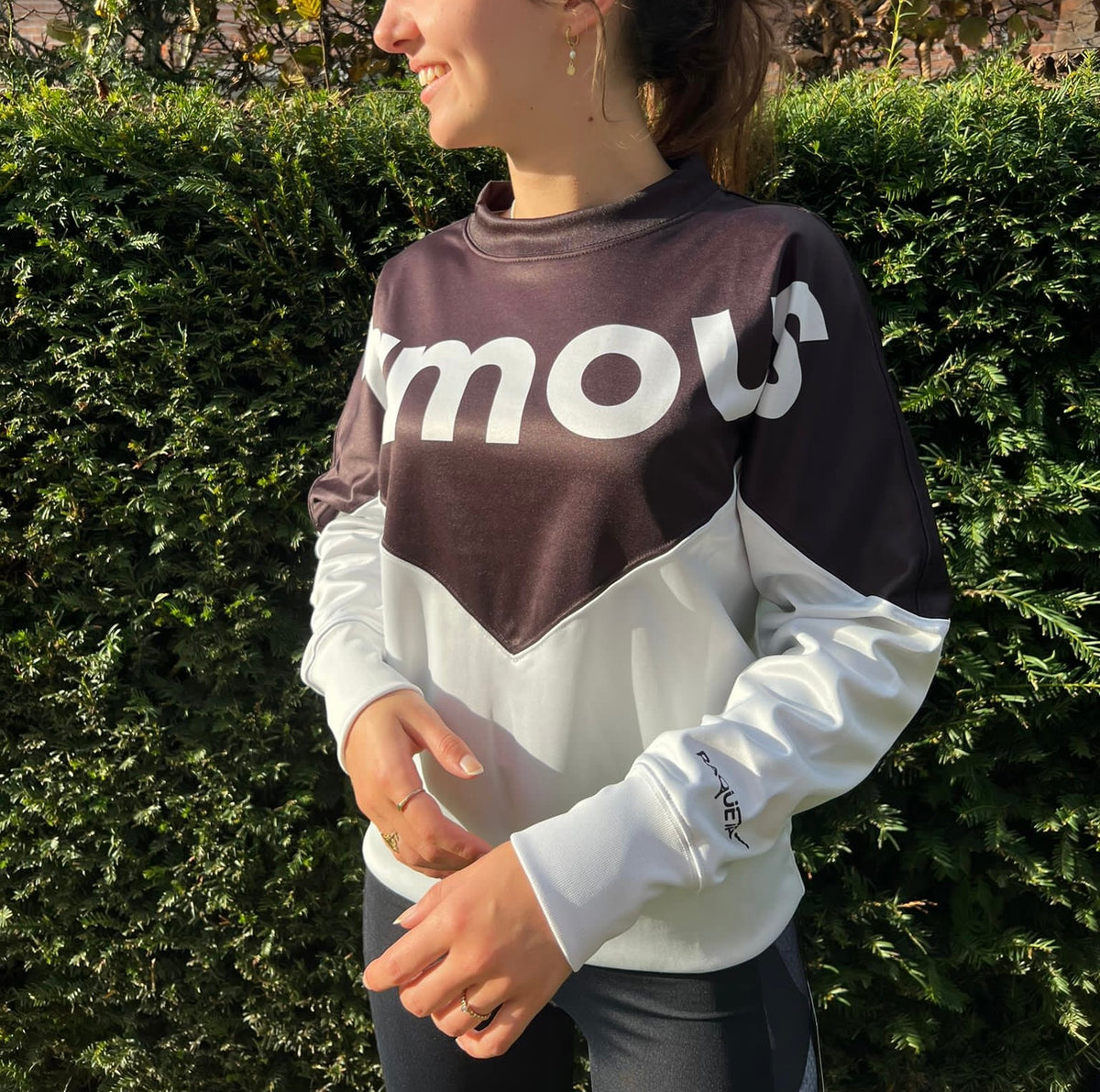 Sweater Famous – Zwart