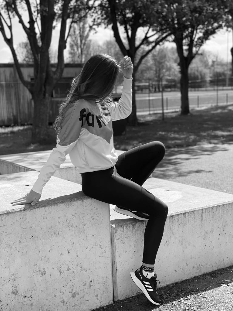 Sweater Famous – Blauw