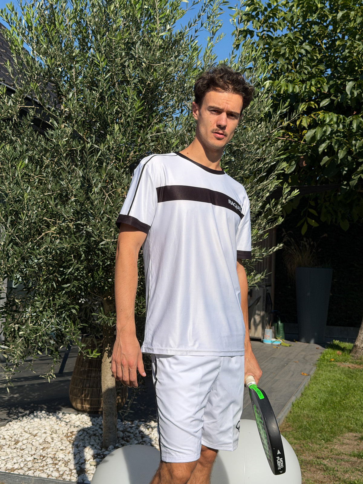 T-shirt Advanced – Wit met zwart racket