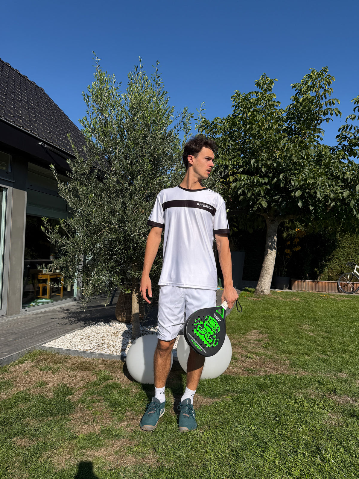T-shirt Advanced – Wit met zwart racket